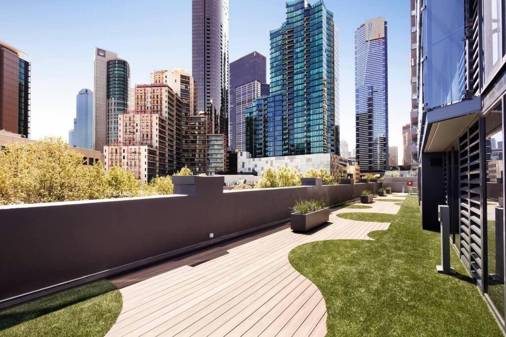 Premier 3 Bedroom Apartment In Southbank, Melbourne