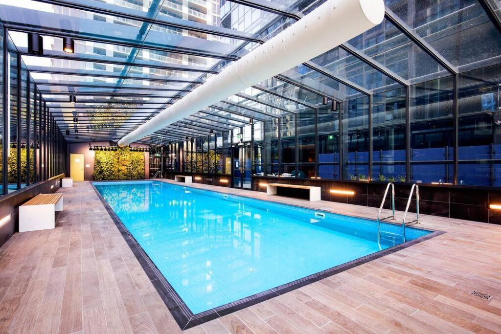 Premier 3 Bedroom Apartment In Southbank — Photos 2